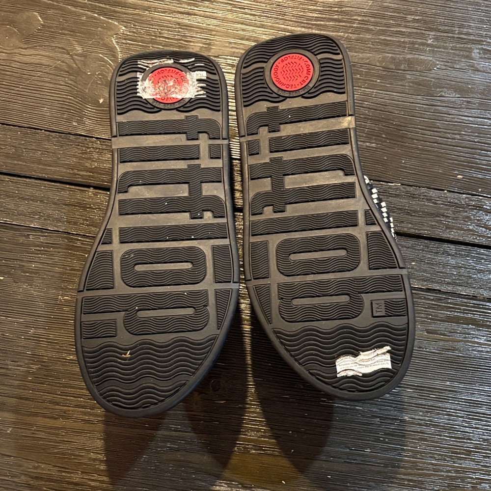 FitFlop Monochrome Woven Sandals - Picture 4 of 5